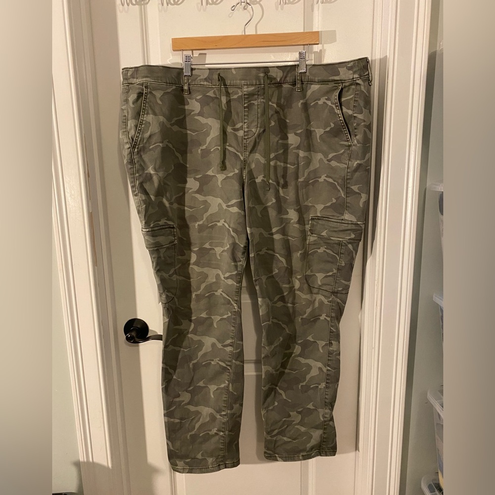 torrid Feel the Fit Olive Green Camo Cargo Pants - Utility Style - Picture 2 of 7